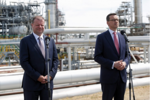 波蘭總理周日表示，波蘭擁有的立陶宛煉油廠是該地區在能源安全方面的關鍵因素