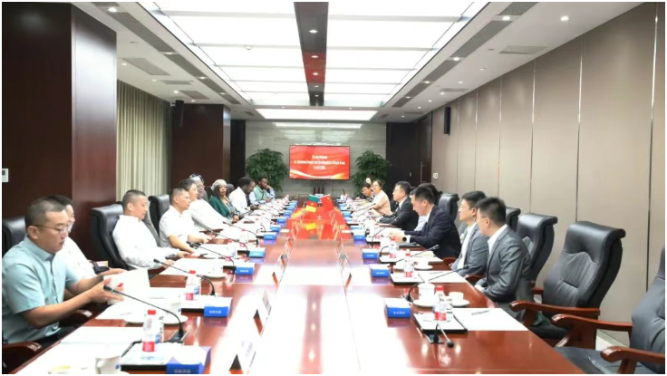 中國重機(jī)副總經(jīng)理徐佳會(huì)見喀麥隆BOCOM集團(tuán)主席并簽署合作框架協(xié)議