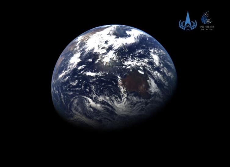 中國(guó)發(fā)布天問(wèn)二號(hào)探測(cè)器拍攝的地月影像圖