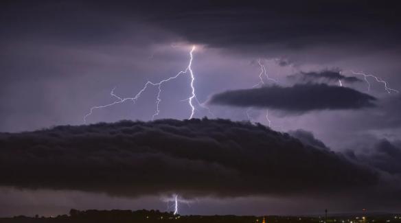 匈牙利暴風(fēng)雨造成近30年來最大損失致超35萬戶家庭停電