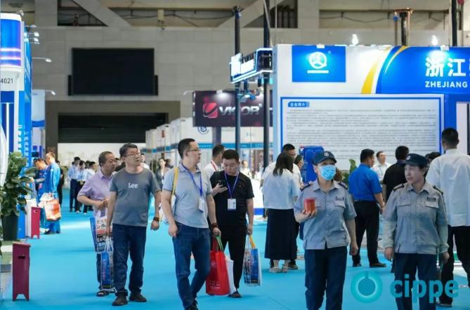 2025新疆國際石油和化工技術(shù)裝備展今日開幕！500+名企云集共創(chuàng)絲路中亞能源新走廊！