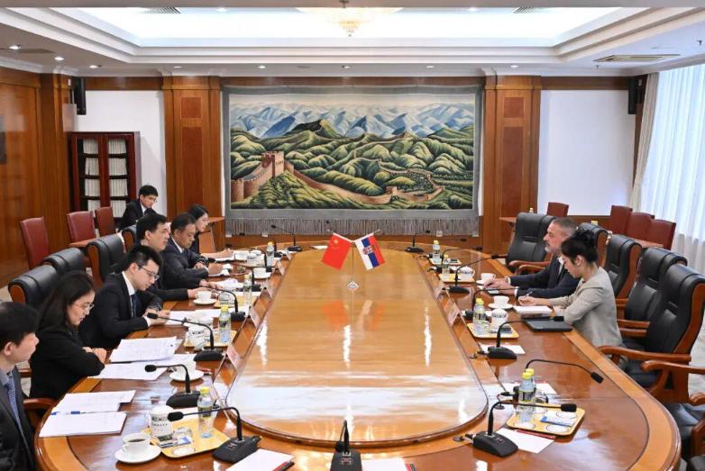 國(guó)家發(fā)展改革委副主任周海兵會(huì)見(jiàn)塞爾維亞總統(tǒng)特使、對(duì)華合作國(guó)家協(xié)調(diào)委員會(huì)成員巴西奇