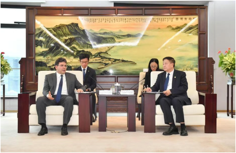 中國(guó)廣核集團(tuán)董事長(zhǎng)楊長(zhǎng)利會(huì)見(jiàn)巴西皮奧伊州州長(zhǎng)拉斐爾·塔日拉·豐特萊斯